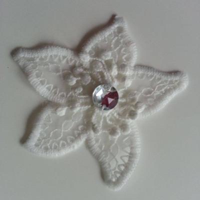 fleur en dentelle blanc ivoire avec strass argent 70 mm