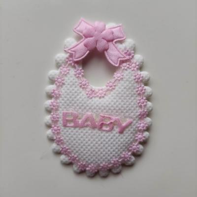 embellissement bavoir en tissu blanc et rose 65*45mm