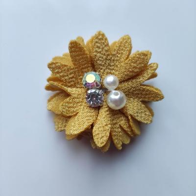 Fleur tissu crépé perle et strass 50mm moutarde