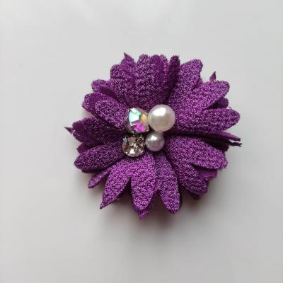 Fleur tissu crépé perle et strass 50mm violet