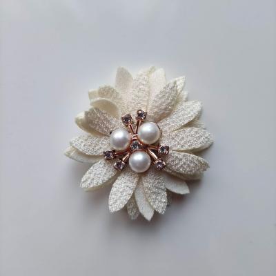 Fleur tissu trio de perle et strass 50mm ivoire