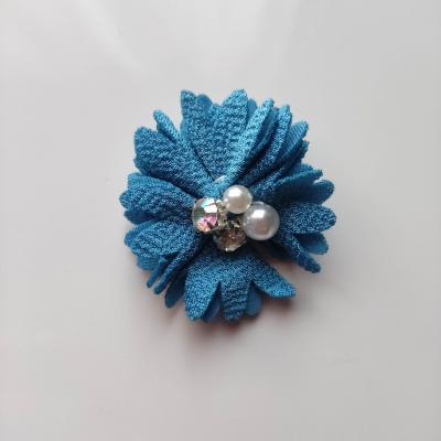 Fleur tissu crépé perle et strass 50mm bleu