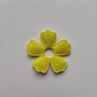 Fleur  en feutrine  42 mm jaune