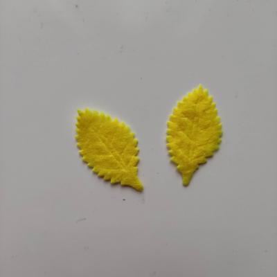 Lot de 2  feuilles arbre en  feutrine  31*18mm jaune