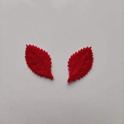 Lot de 2  feuilles arbre en  feutrine  31*18mm rouge