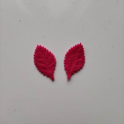 Lot de 2  feuilles arbre en  feutrine  31*18mm rose fuchsia