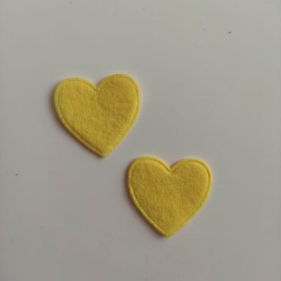 lot de 2 coeurs  en feutrine   31mm jaune