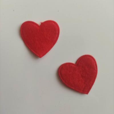 lot de 2 coeurs  en feutrine   31mm rouge