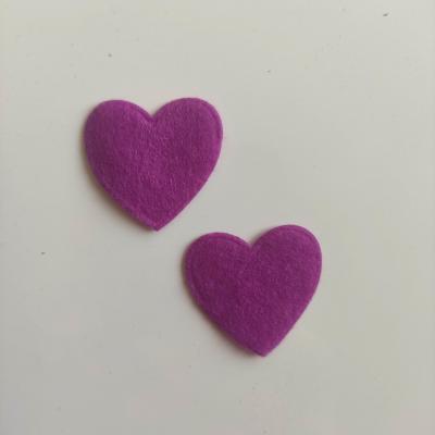 lot de 2 coeurs  en feutrine   31mm violet