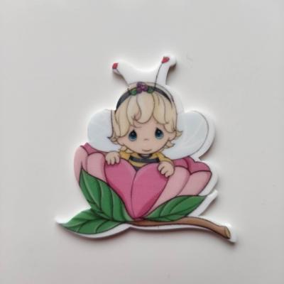 cabochon  en résine  bébé abeille dans fleur rose et verte    45*40mm