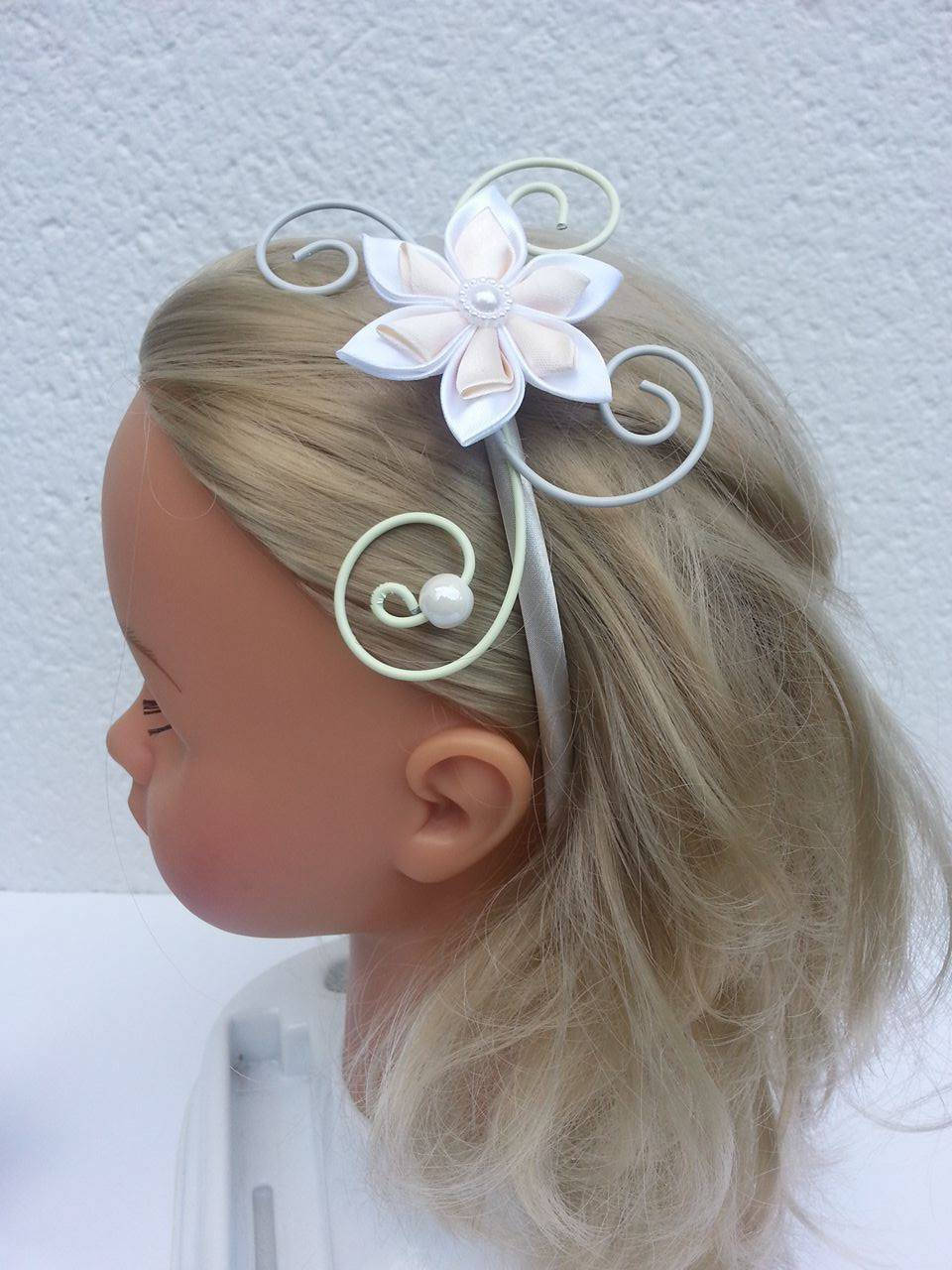 serre tête femme ou enfant fil aluminium et fleur de satin vert anis et  argent