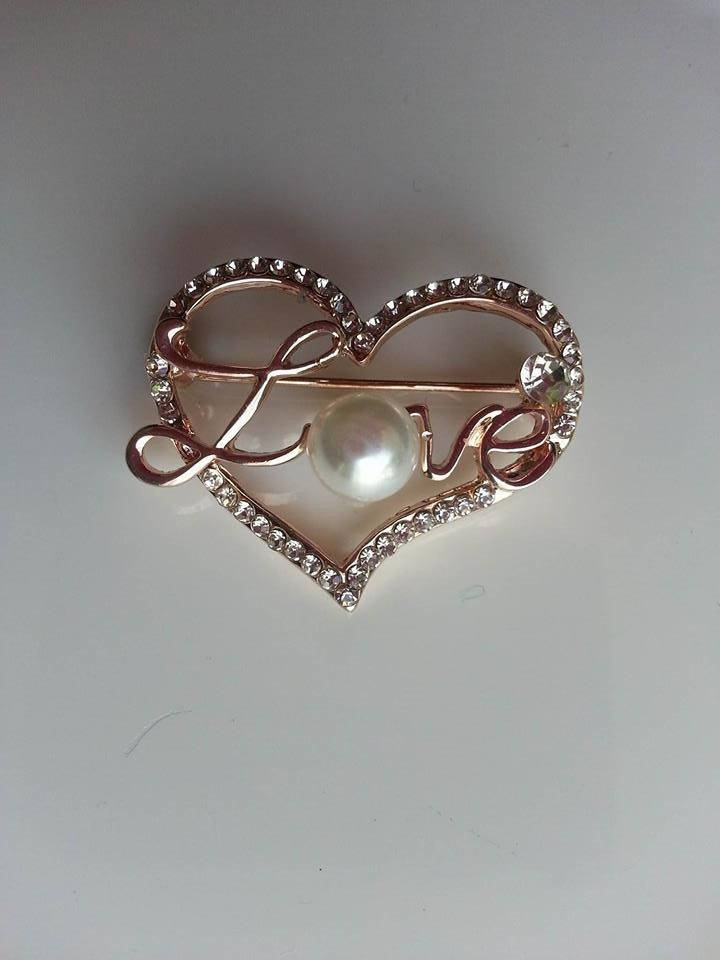 1656468 attache traine broche doree mariage coeur strass 30 35mm 1