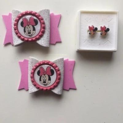 MINN007 Lot de 2 barrettes et clous d'oreilles  noeuds blanc et rose  minnie