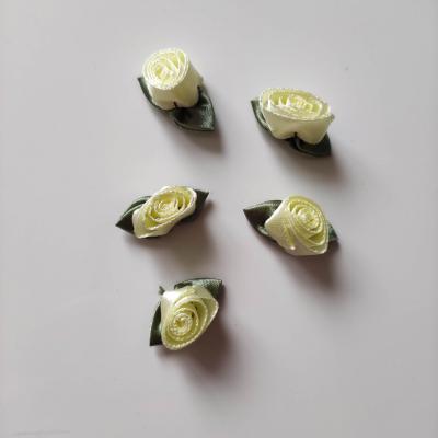 lot de 5 fleurs satin jaune et verte 20mm