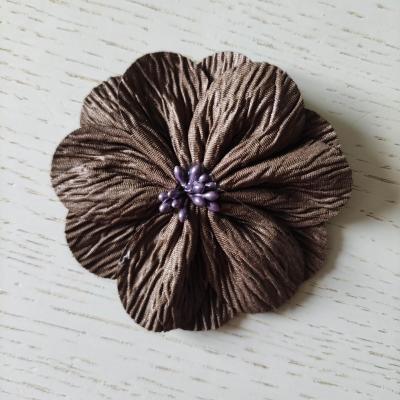 fleur tissu plissé et pistil 80mm marron
