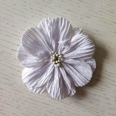 fleur tissu plissé et pistils 80mm blanc