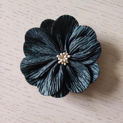 fleur tissu plissé et pistils 80mm vert