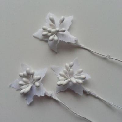 Lot de 3 tiges de bourgeons blanc