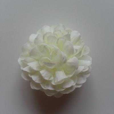 Fleur  pompon en tissu ivoire  50mm