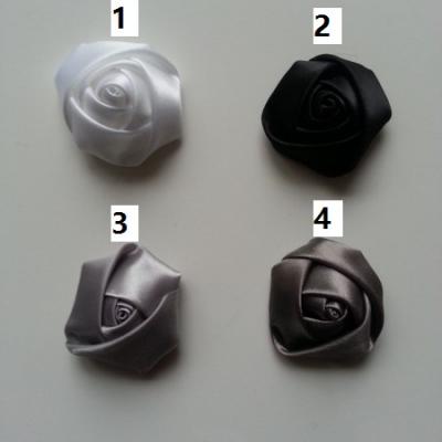 Fleur de satin bouton de rose gris clair numéro 3
