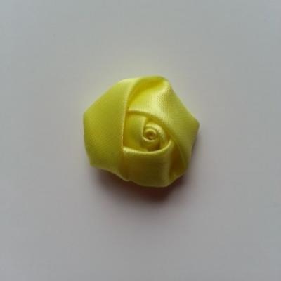 Fleur de satin bouton de rose 2.2cm jaune pâle