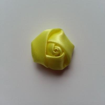 Fleur de satin bouton de rose 2.2cm jaune pâle