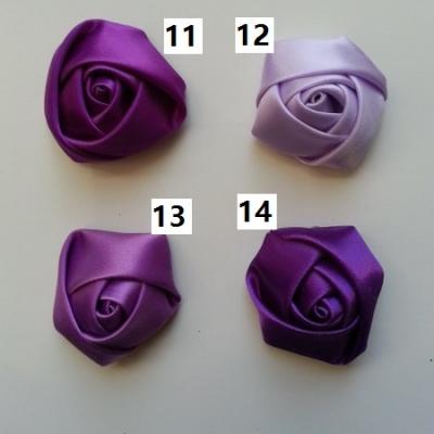 Fleur de satin bouton de rose dans les tons violet numéro 13