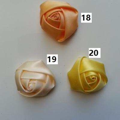 Fleur de satin bouton de rose  numéro 20