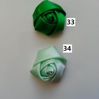 Fleur de satin bouton de rose dans les tons vert numéro 34