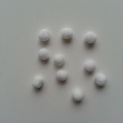 Lot de 10 petits pompons  8mm blanc