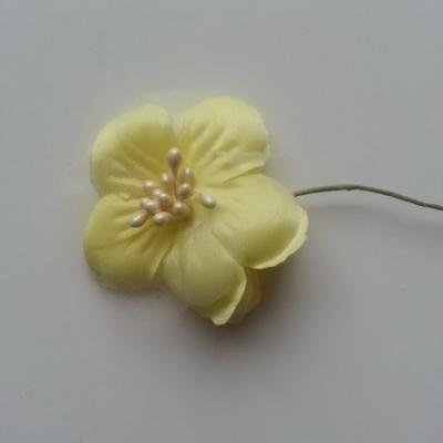Fleur en tissu et pistils sur tige 5cm jaune