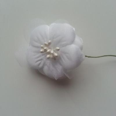 Fleur en tissu et pistils sur tige 5cm blanc
