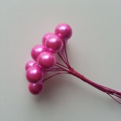 Lot de 10 boules de 15mm en mousse brillantes rose fuchsia  sur tige