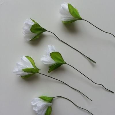 lot de  5 fleurs artificielles en tissu blanc sur tige