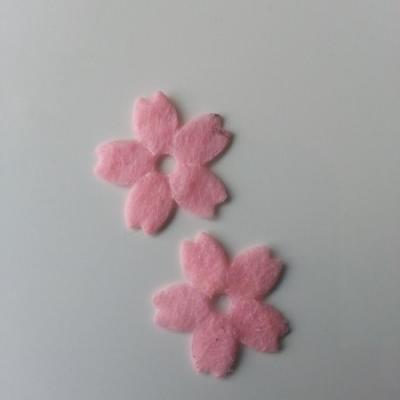 Lot de 2 fleurs en feutrine   25mm rose