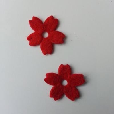 Lot de 2 fleurs en feutrine   25mm rouge