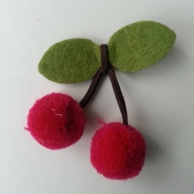 paire de cerise en feutrine et pompon rouge  (taille des pompons 2cm)