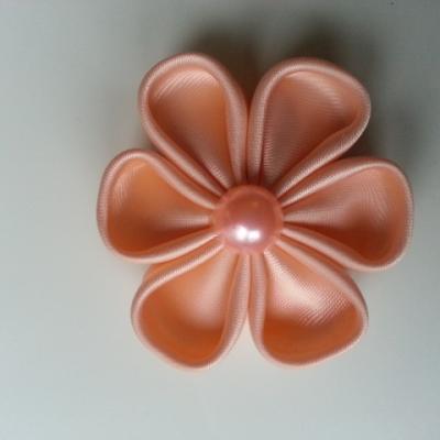 Fleur satin unie abricot 5cm pétales ronds