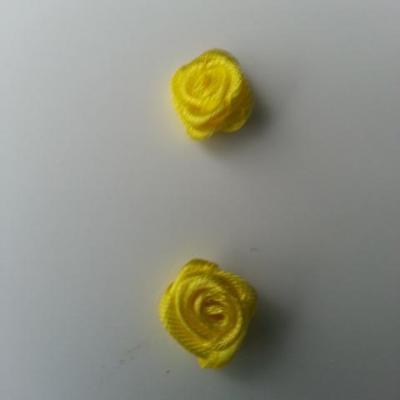 Lot de 2  minis roses en satin 10 à 15mm jaune