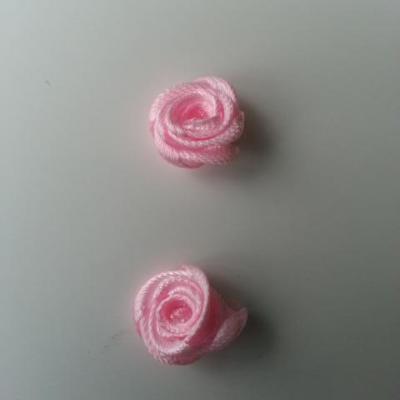 Lot de 2  minis roses en satin 10 à 15mm rose