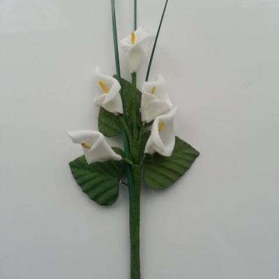 tige feuille et arum artificiel ideal pour composition dragée , boutonniere