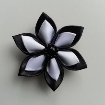 Fleur double en satin noire et blanche   5cm