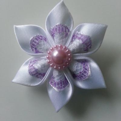 Fleur satin blanc et dentelle blanche et mauve  5cm