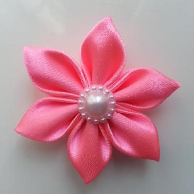 Fleur satin unie rose bonbon  5cm pétales pointus