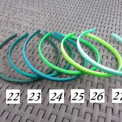 N27 Serre tête recouvert de satin 10mm vert menthe