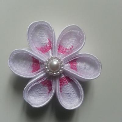 Fleur satin blanche et dentelle rose et blanche 5cm ronde