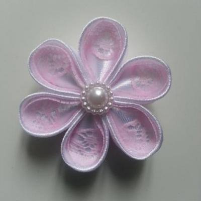 Fleur satin blanche et dentelle rose  pale 5cm ronde