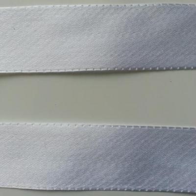 un mètre de ruban polyester blanc satiné et  irisé  25mm