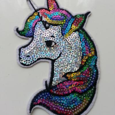 ecusson  licorne pailletée multicolore   70*115mm