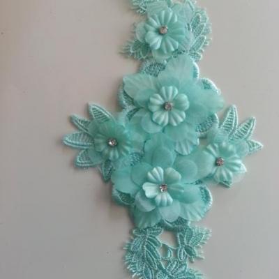 applique  en dentelle , fleur et strass vert pastel   21*10cm